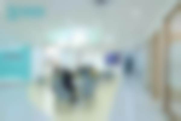 重庆南岸贝瓷口腔门诊部医生团队实力