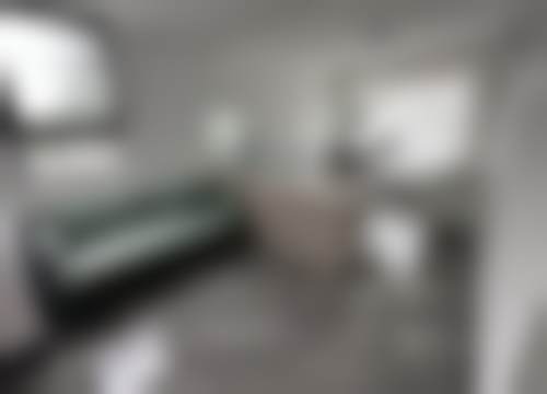 候亚贝的学术积累与从业资历